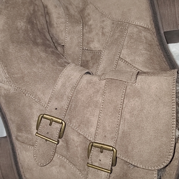 Boots - Picture 2 of 4